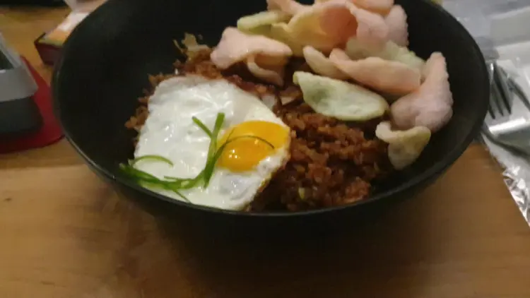 Almamater Coffee & Eatery Solo 8