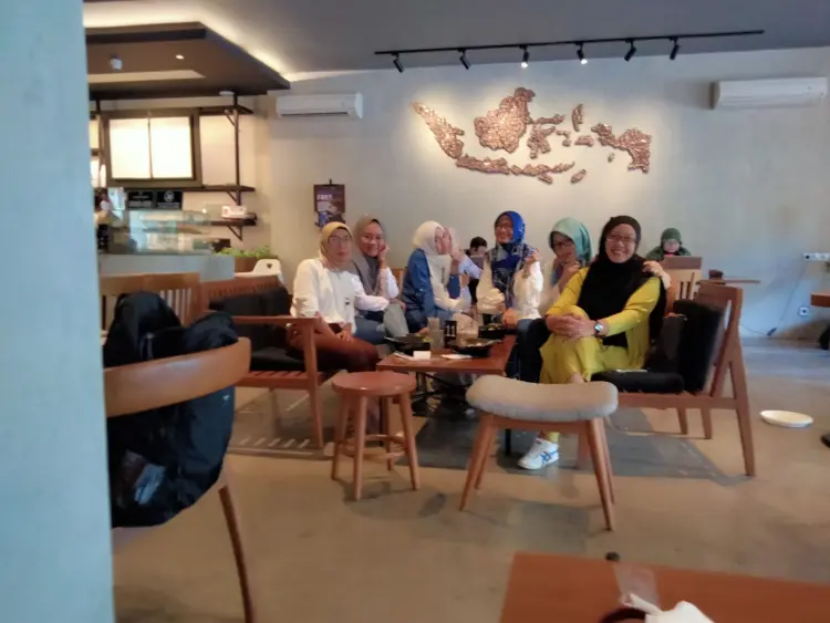 Almamater Coffee & Eatery Solo 5