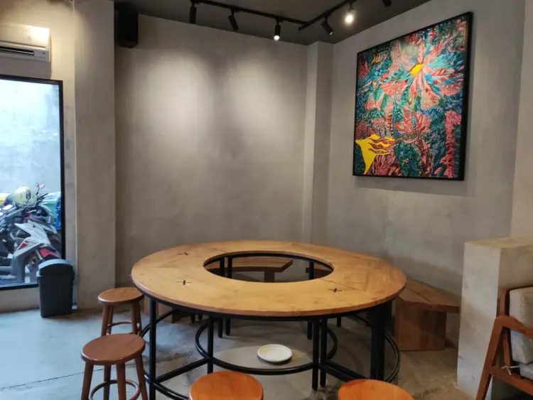 Almamater Coffee & Eatery Solo 9