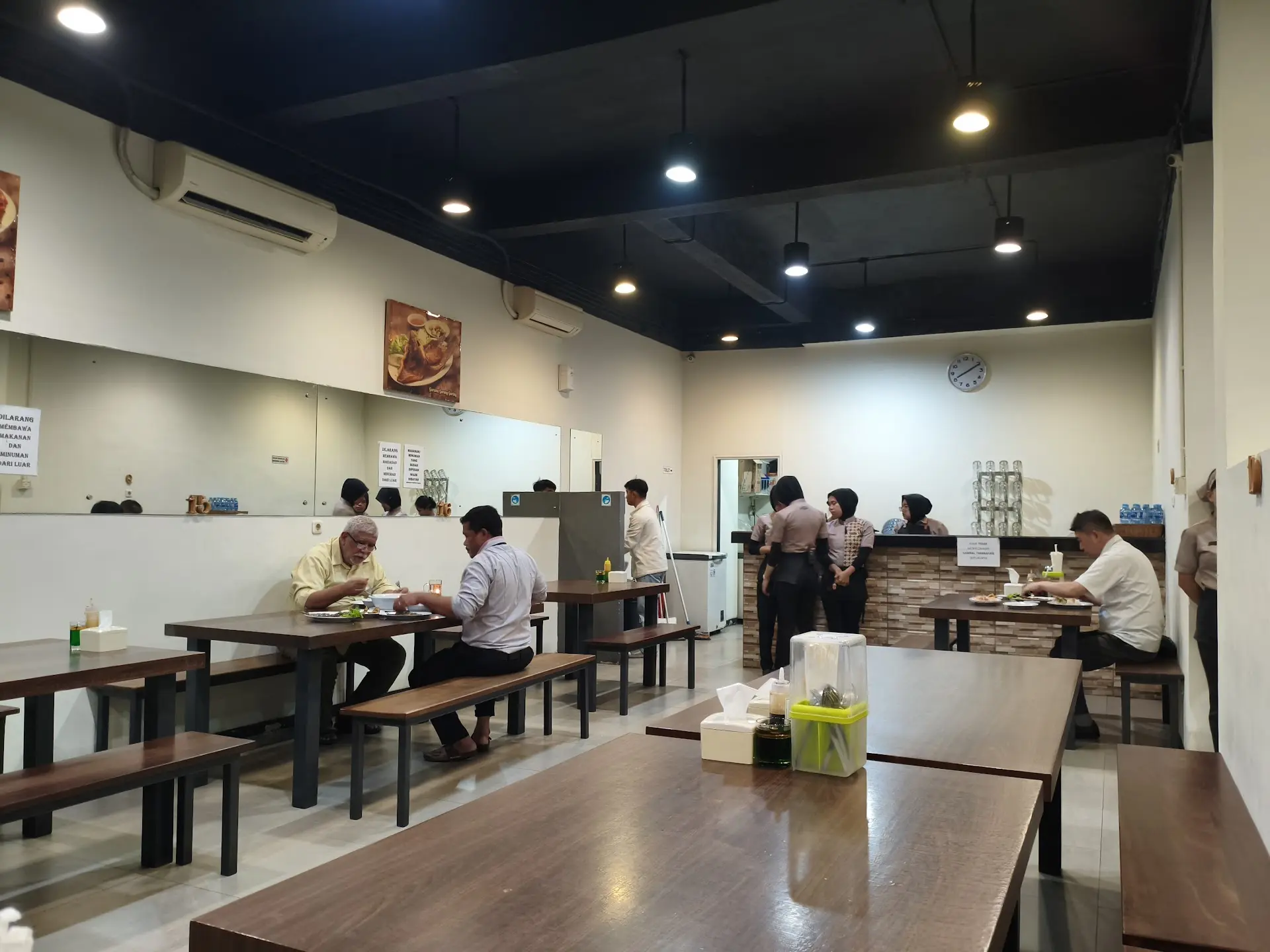 人均10万吃撑!Gading Serpong这家海鲜店,我劝你别穿新衣服去。 3