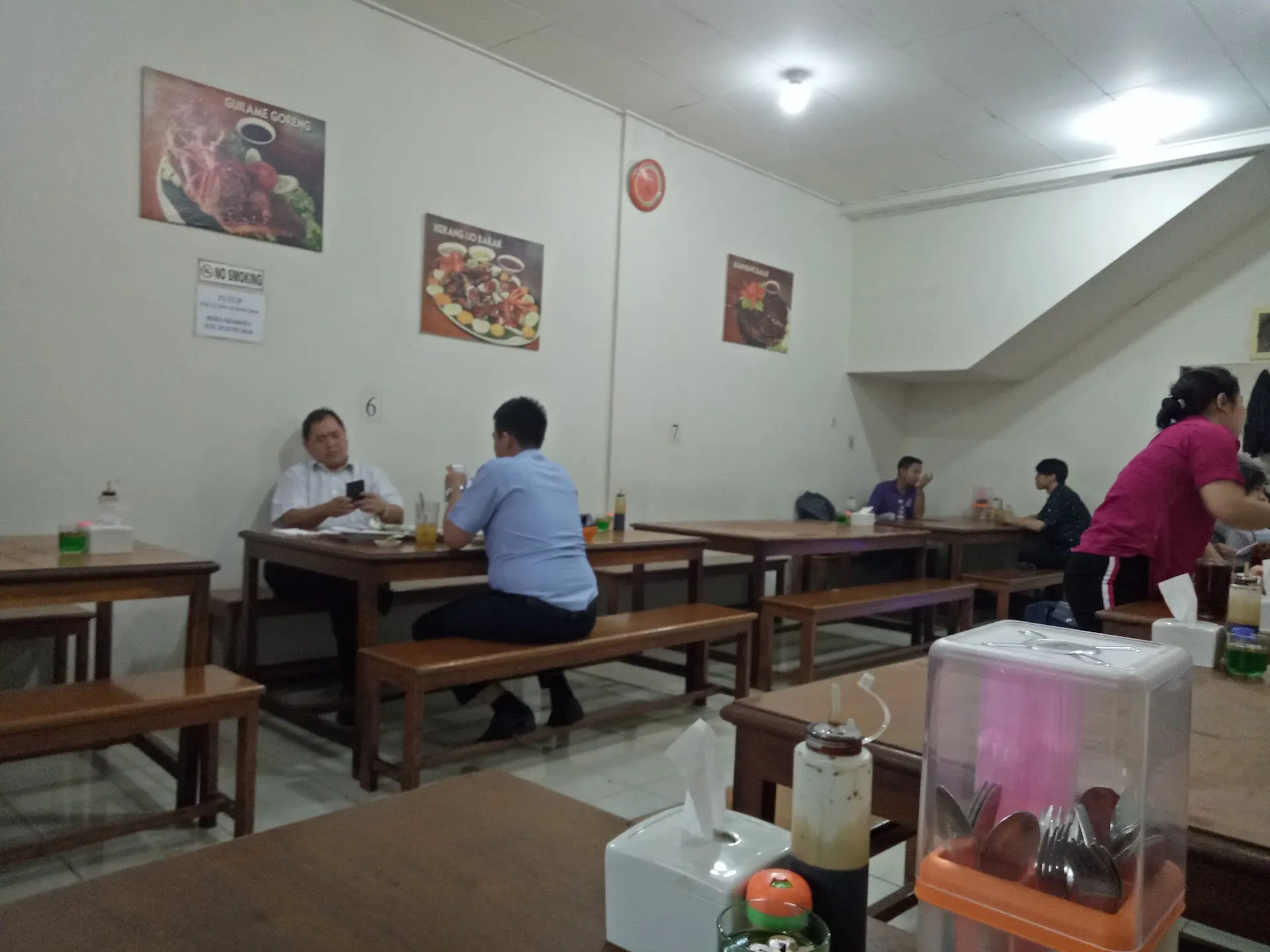 人均10万吃撑!Gading Serpong这家海鲜店,我劝你别穿新衣服去。 7