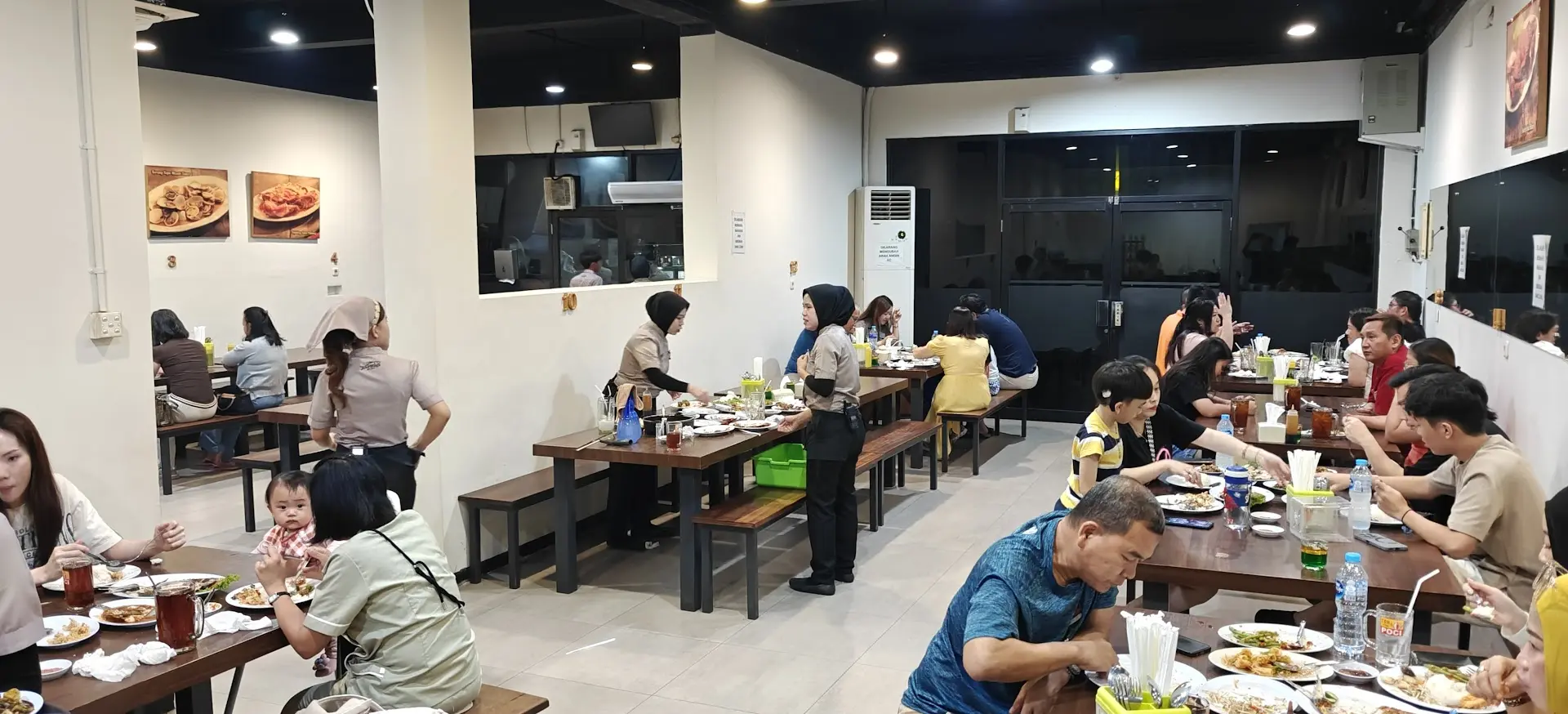 人均10万吃撑!Gading Serpong这家海鲜店,我劝你别穿新衣服去。 2