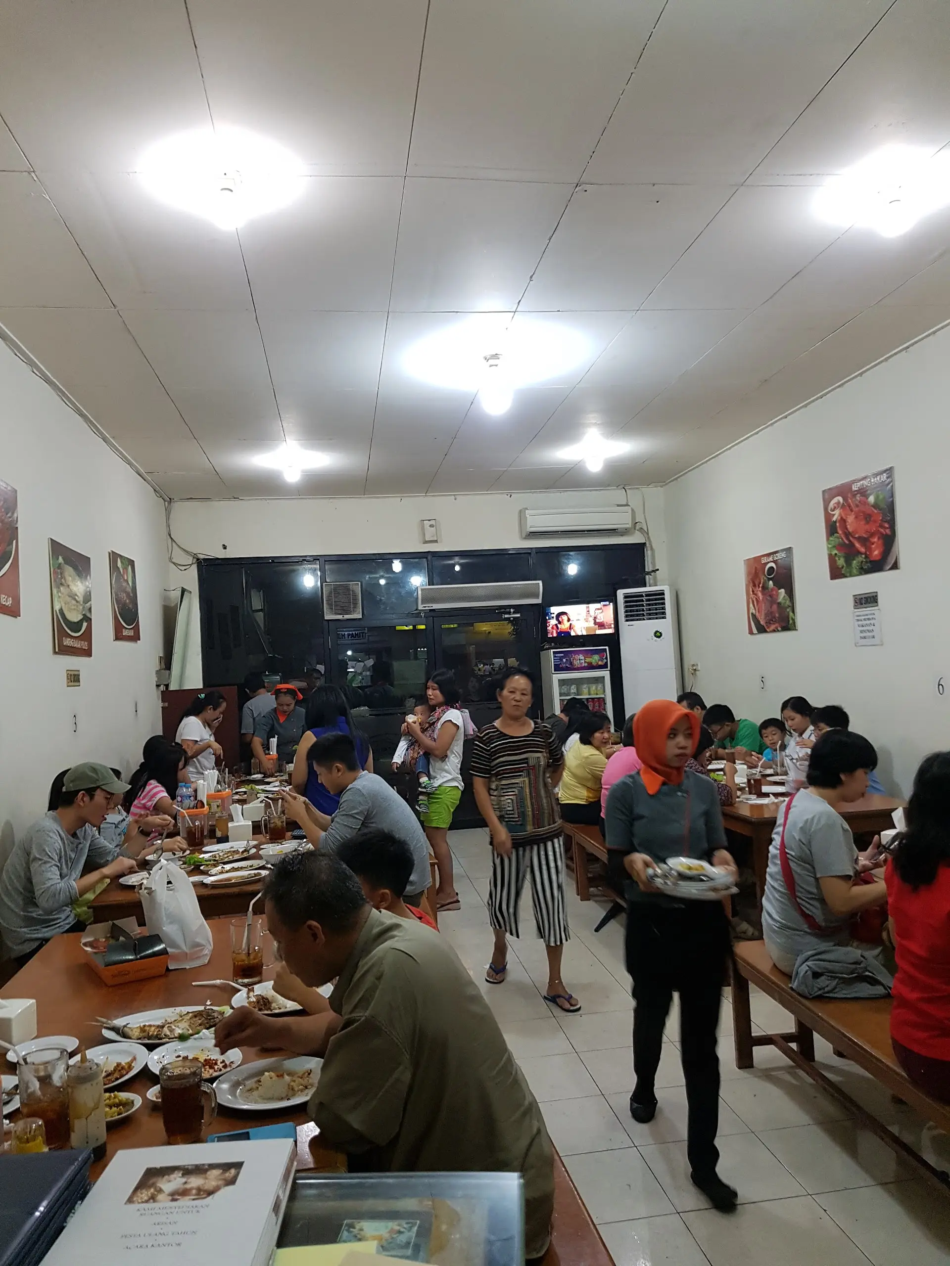 人均10万吃撑!Gading Serpong这家海鲜店,我劝你别穿新衣服去。 8