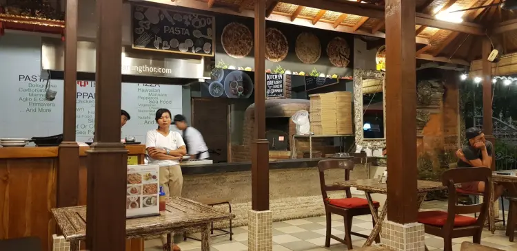 THOR Kitchen Coffee & Eatery 9