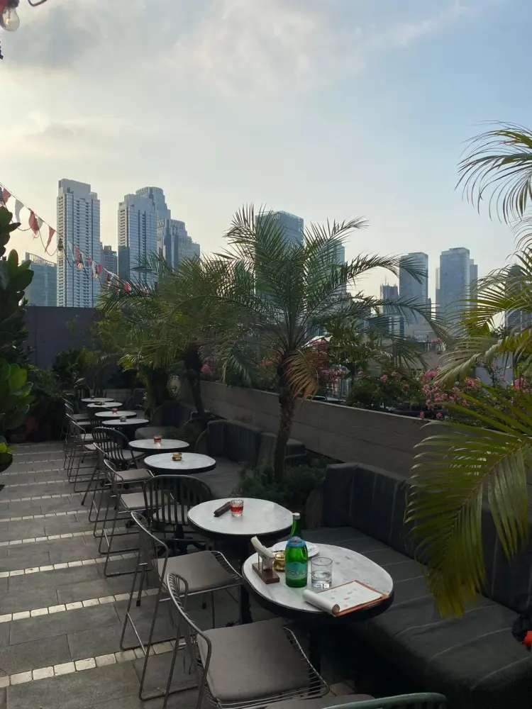 Hause Rooftop Senopati 10