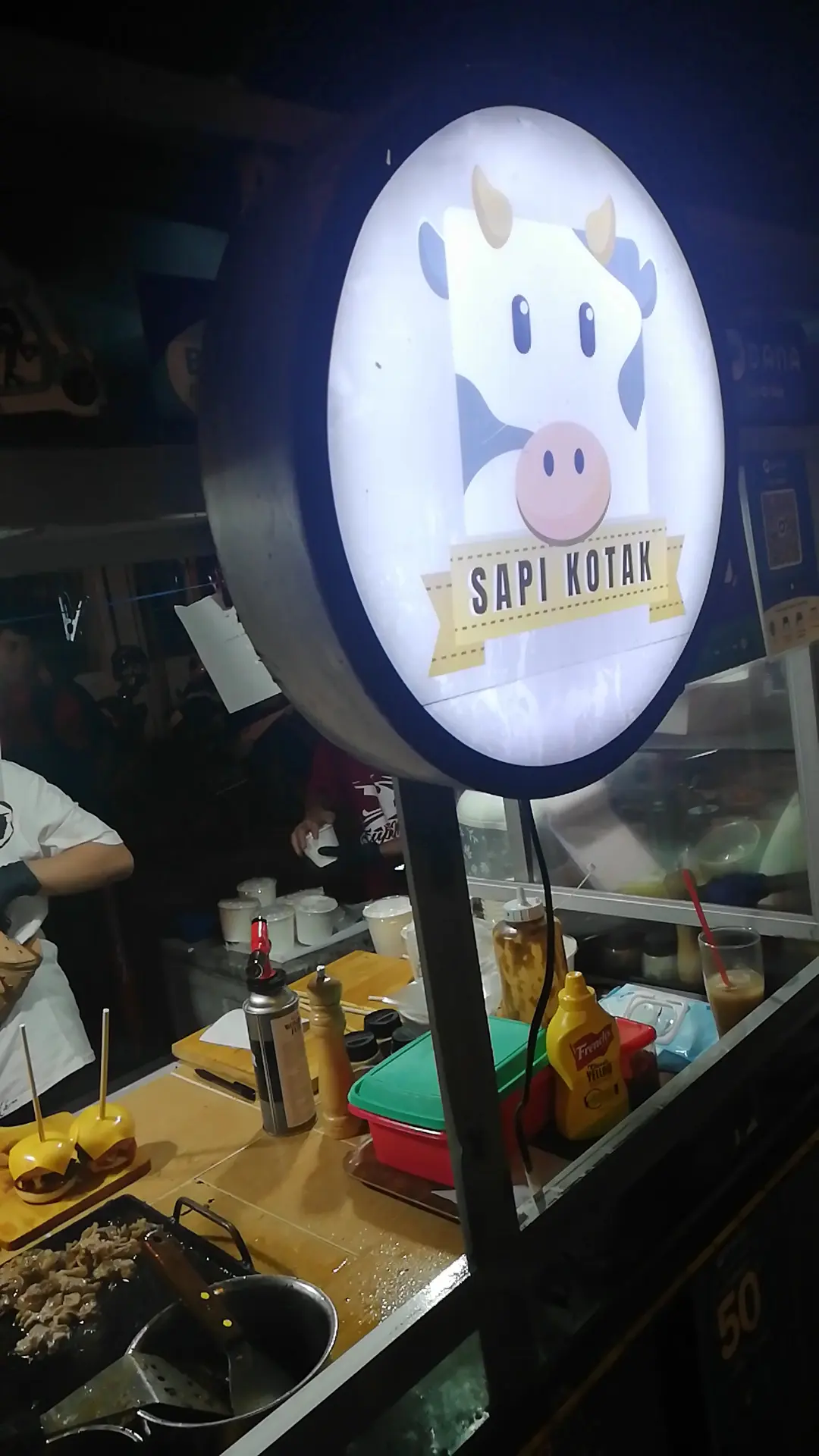 坦格朗夜市求生记：被人潮挤到自闭，也被烤鱿鱼喂到服气！ 3