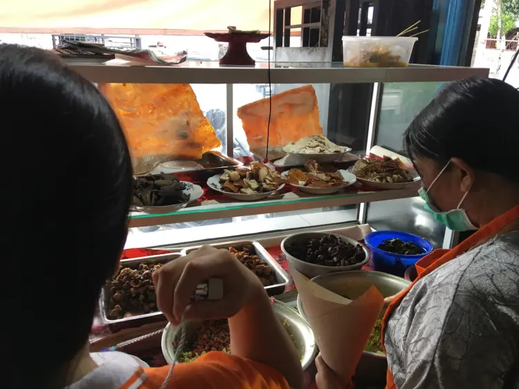 Babi Guling Slingsing "Bu Suci" 6