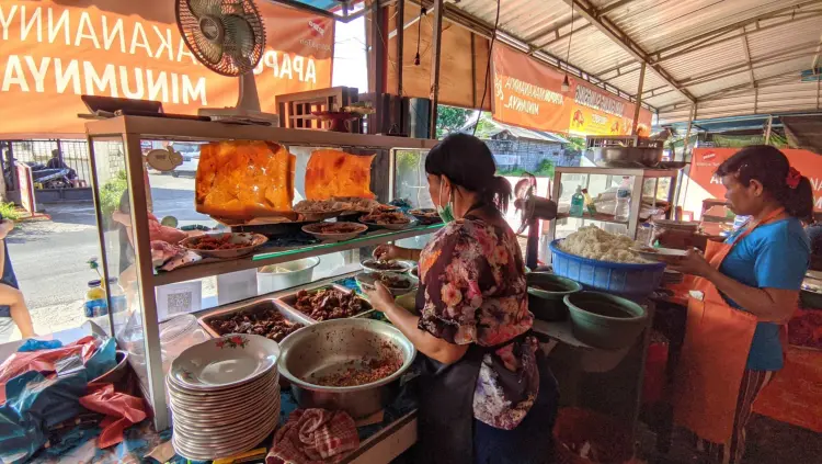 Babi Guling Slingsing "Bu Suci" 4