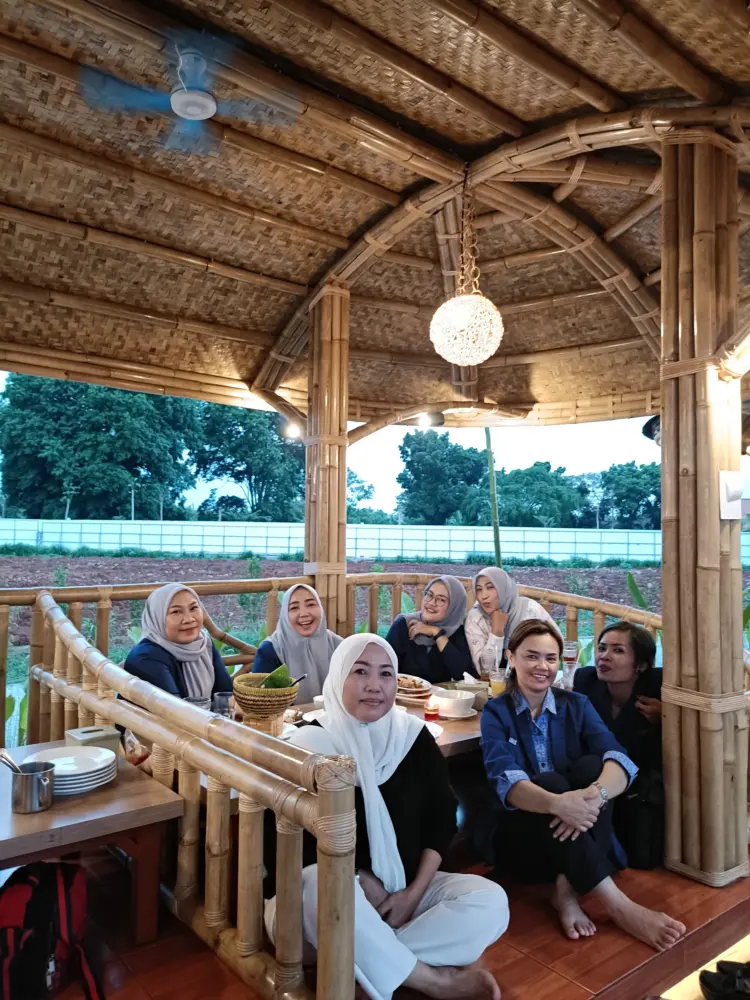 Kampung Kecil Ciracas 3