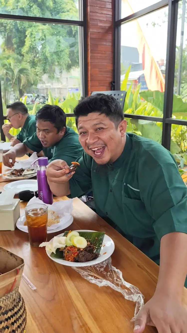 Kampung Kecil Ciracas 5