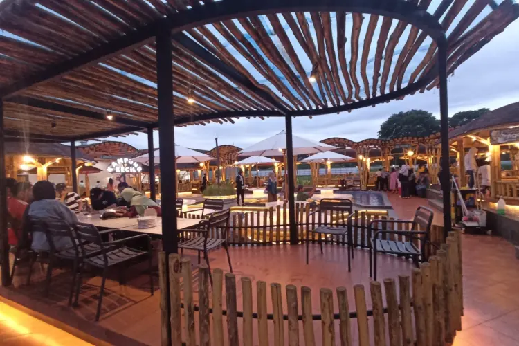 Kampung Kecil Ciracas 6