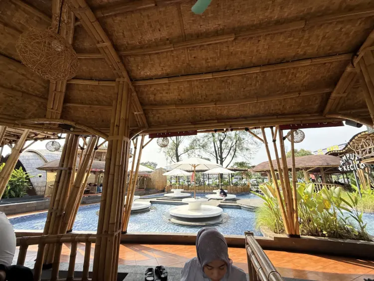 Kampung Kecil Ciracas 7