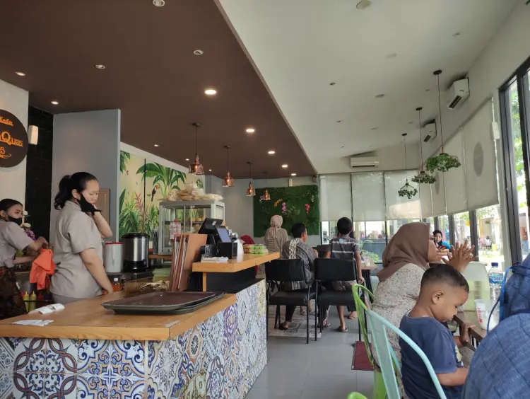 Clairys Kitchen & Patisserie Roxy Square Jember 9