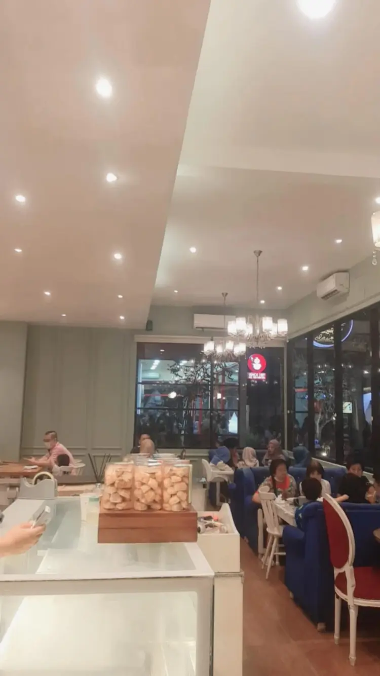 Clairys Kitchen & Patisserie Roxy Square Jember 2