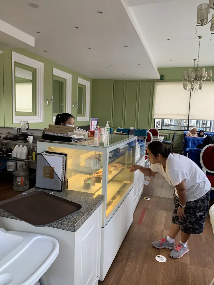 Clairys Kitchen & Patisserie Roxy Square Jember 8