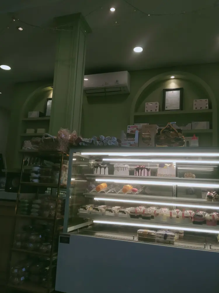 Clairys Kitchen & Patisserie Roxy Square Jember 10