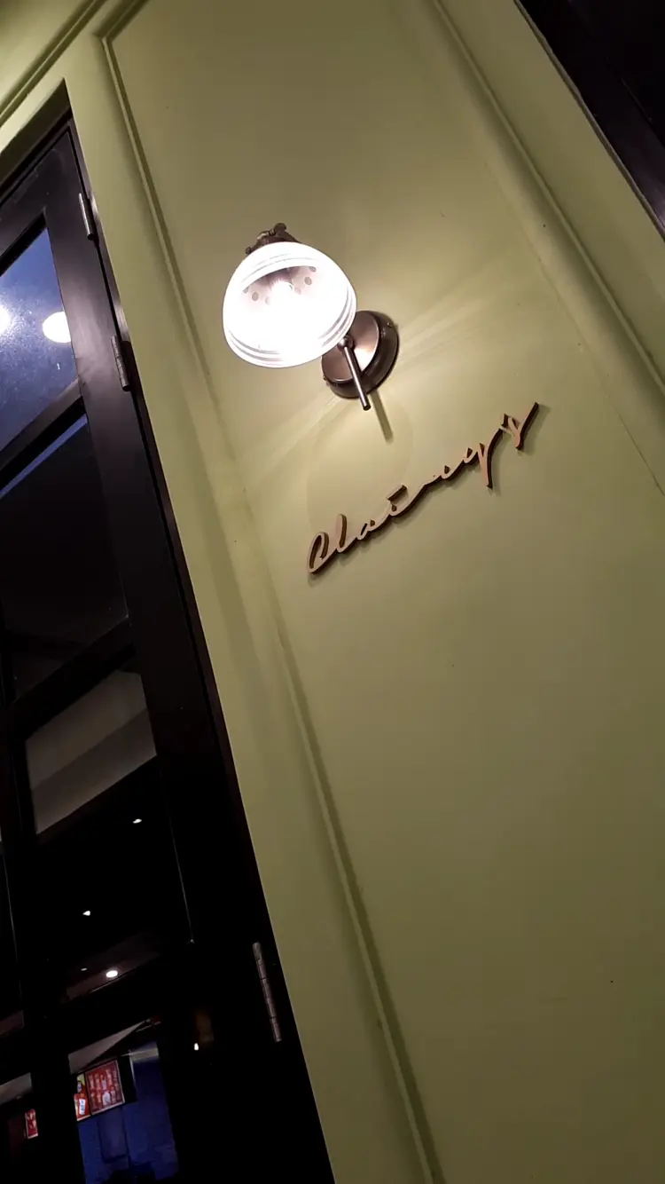 Clairys Kitchen & Patisserie Roxy Square Jember 7