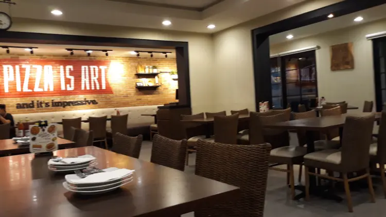 Pizza Hut Ristorante 2
