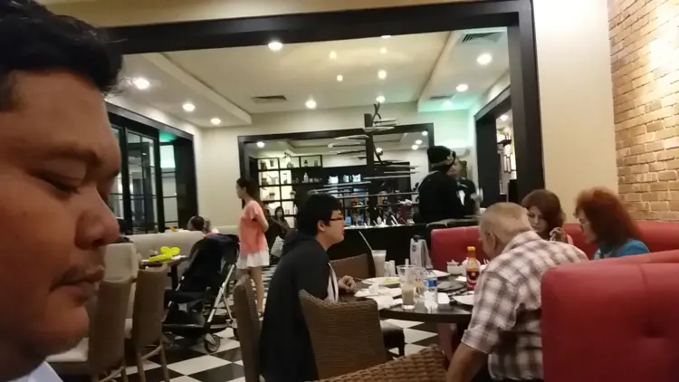 Pizza Hut Ristorante 8