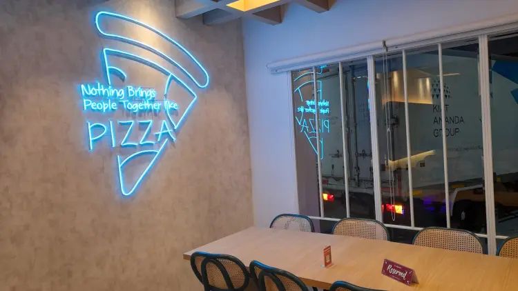 Pizza Hut Ristorante 3