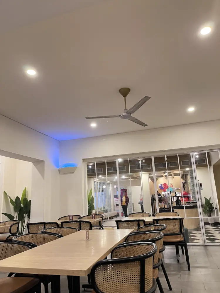 Pizza Hut Ristorante 10