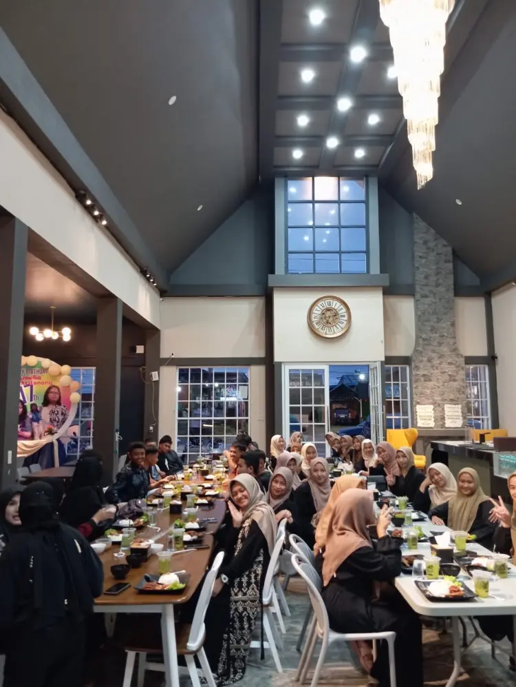 Dillys Pizza Sidikalang 7