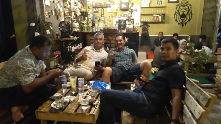 从私藏宝地到嘈杂菜市场,这家4.7分咖啡馆经历了什么?