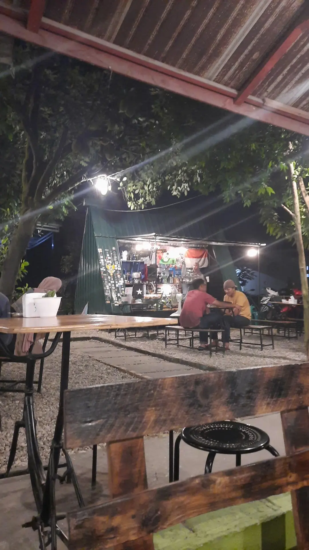 从私藏宝地到嘈杂菜市场,这家4.7分咖啡馆经历了什么? 7