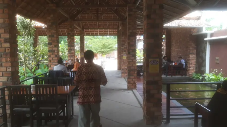 Rumah Makan Pondok Aisyah 9