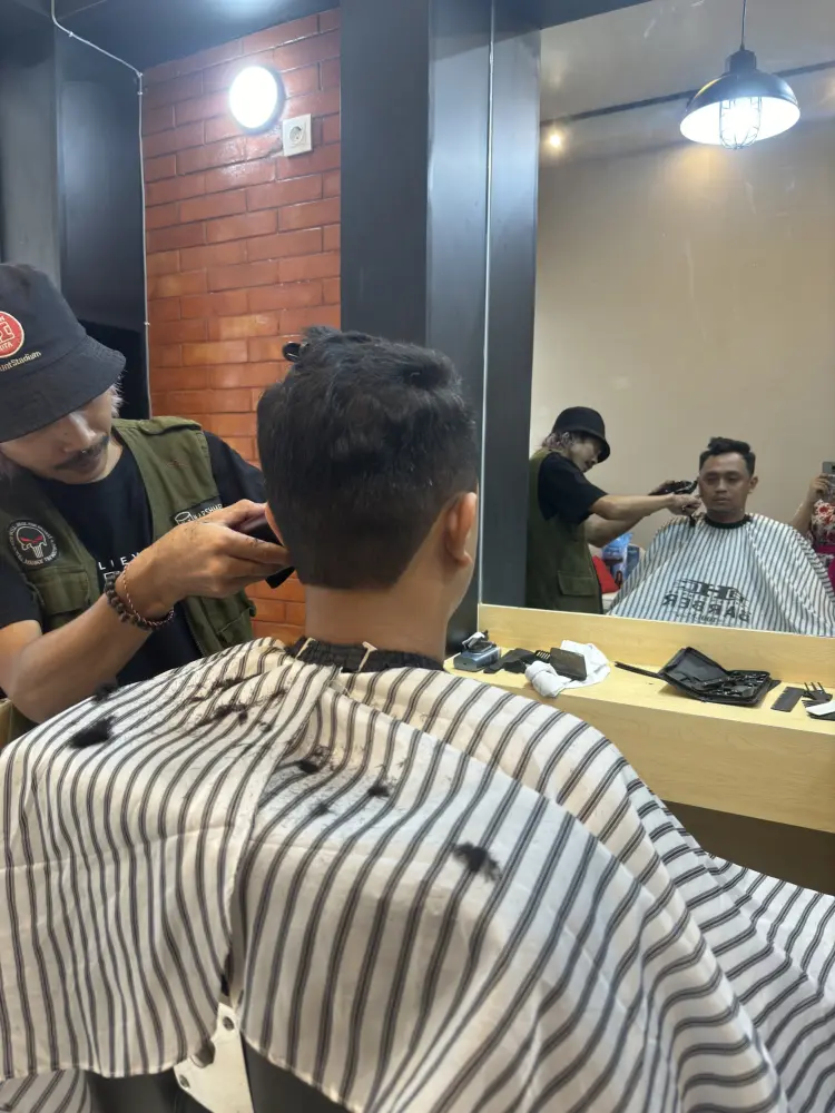 Sam The men Barbershop (by canggu barber) 1