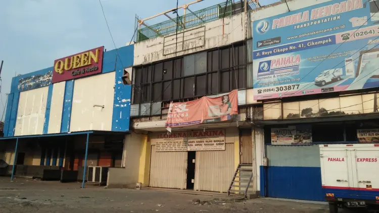 Queen Karaoke and loung's 1