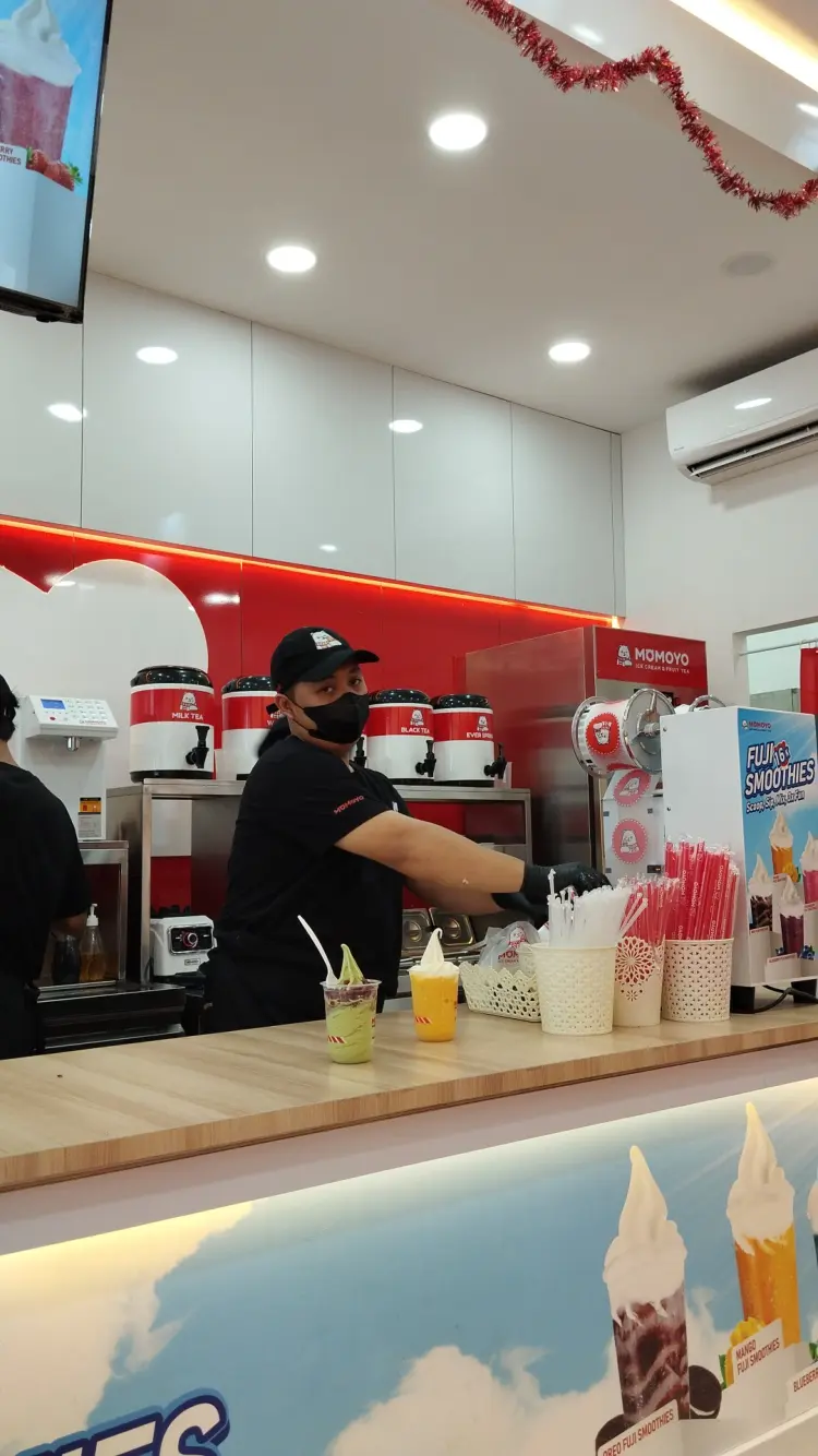 Momoyo Transmigrasi (Ice Cream & Fruit Tea) 2