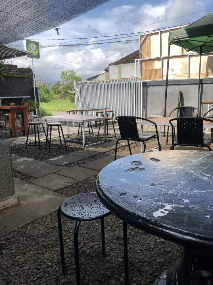 HAPPY CAFE & STEAKHOUSE 1