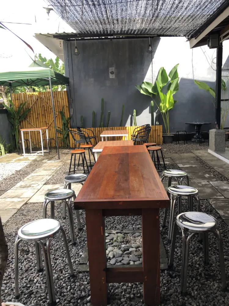 HAPPY CAFE & STEAKHOUSE 3