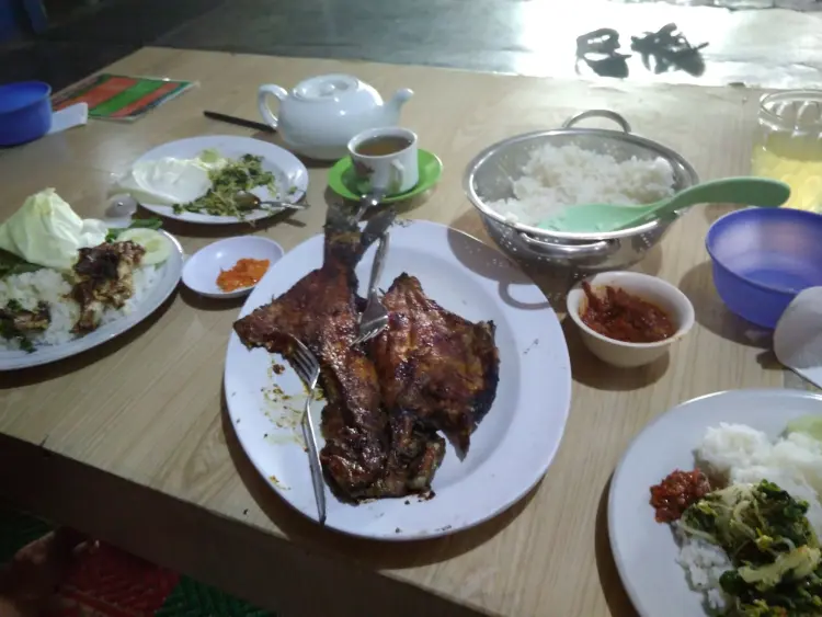 Lesehan Camiles Spesial Ikan Patin Bakar 5