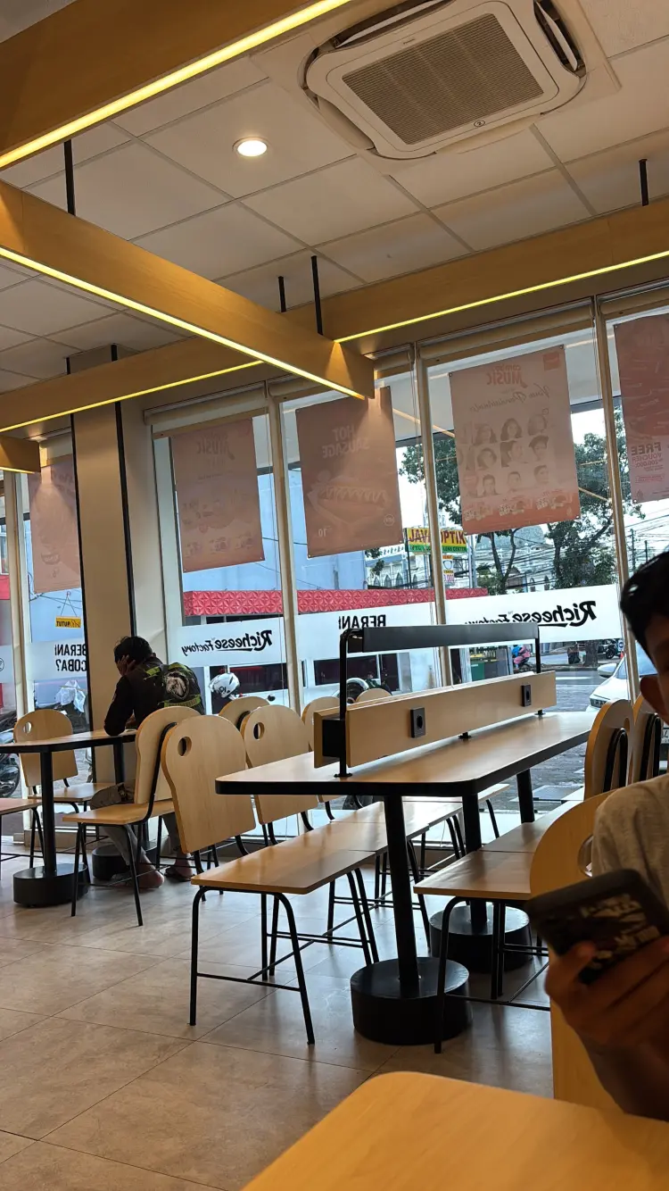 Richeese Factory Ciomas 2