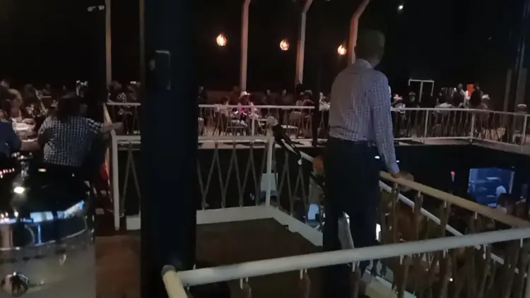 Faq Q Bar & Lounge 4