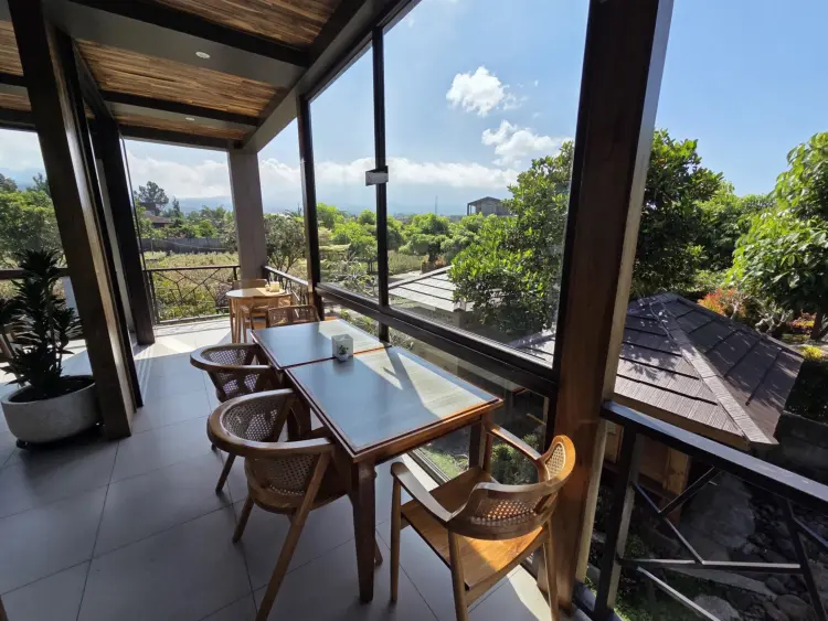 CANA Coffee & Eatery 1