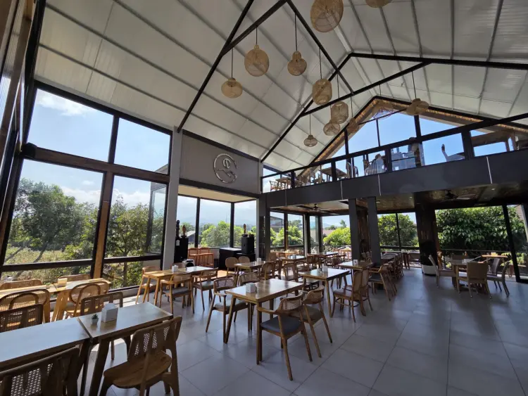 CANA Coffee & Eatery 4