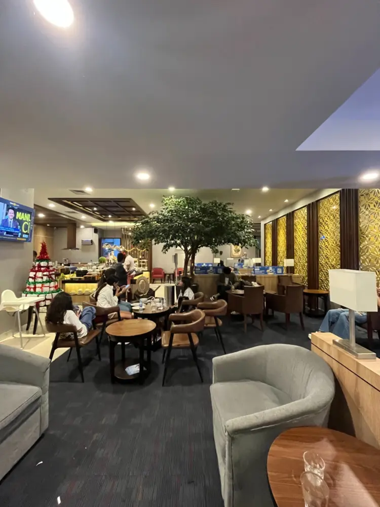 Blue Sky Lounge terminal 1a 2