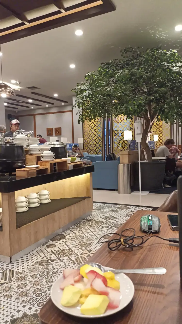 Blue Sky Lounge terminal 1a 3