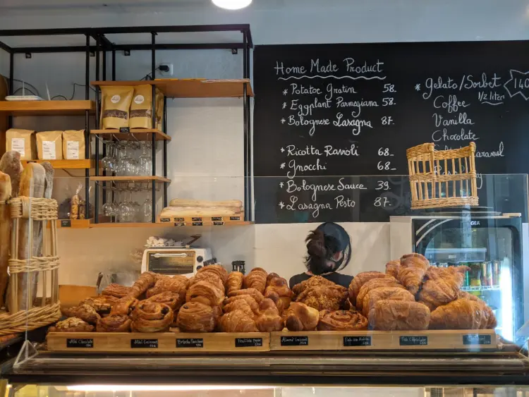 A French Hidden Gem Bakery: Mantap Taste, but Anjay Service?