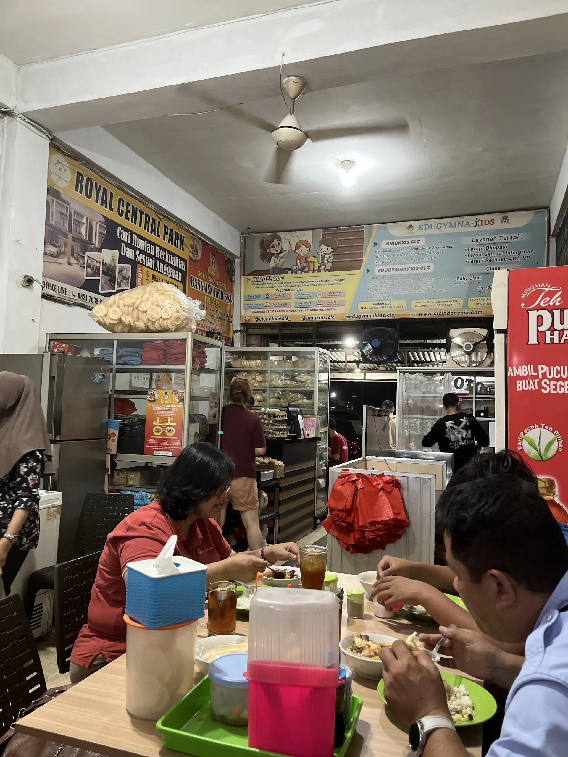 This 4.6-star Palembang gem has you season your own soup? Mantap 1