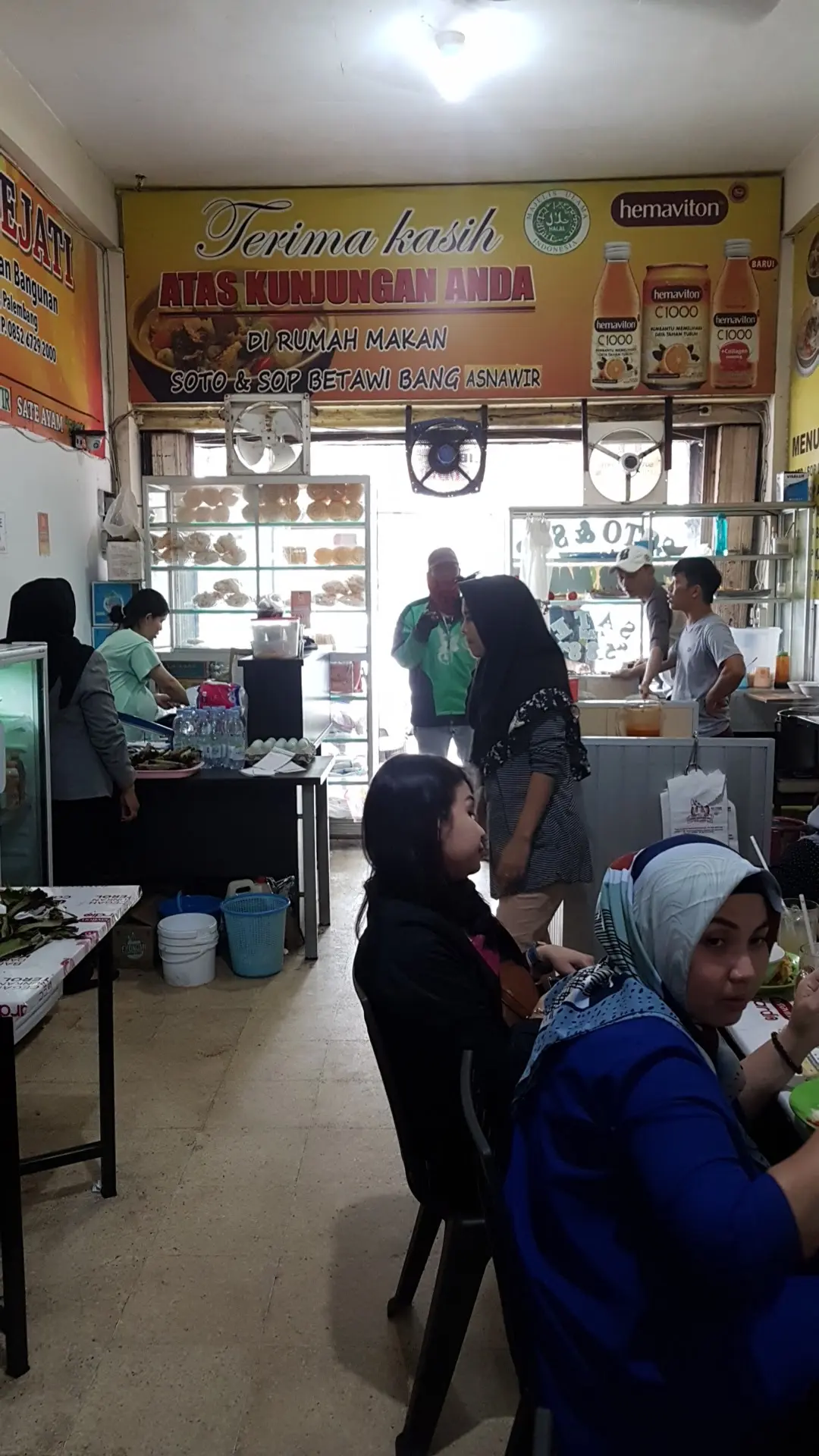 This 4.6-star Palembang gem has you season your own soup? Mantap 3