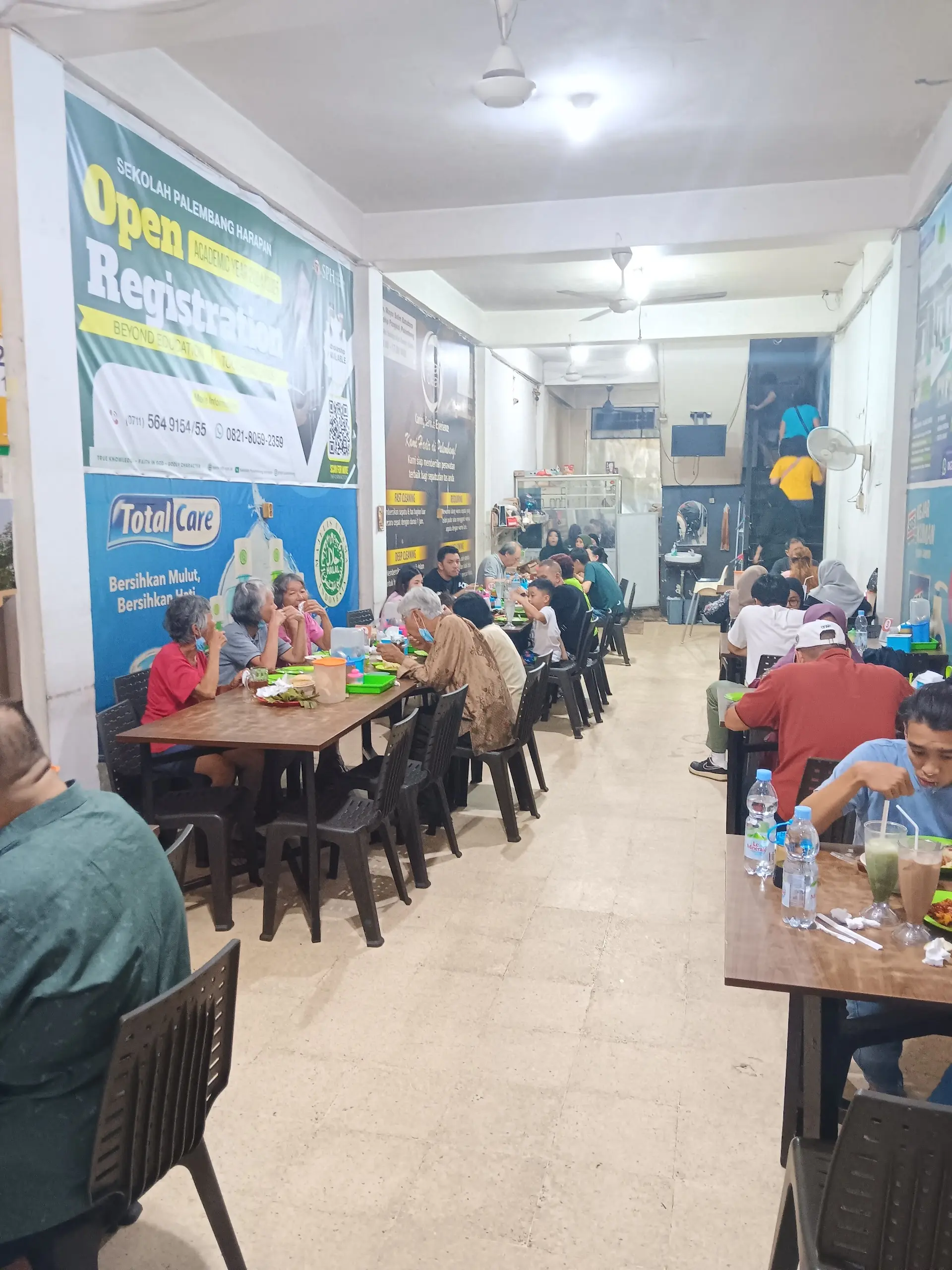 This 4.6-star Palembang gem has you season your own soup? Mantap 2