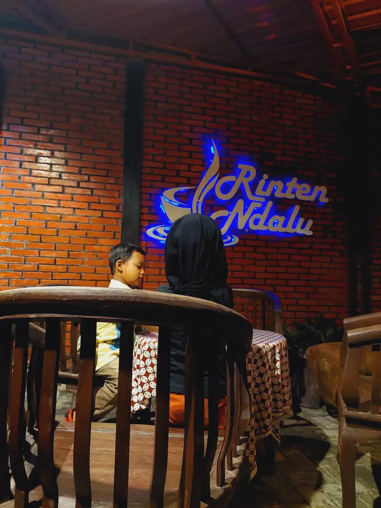 Rinten nDalu Coffee & Resto 8