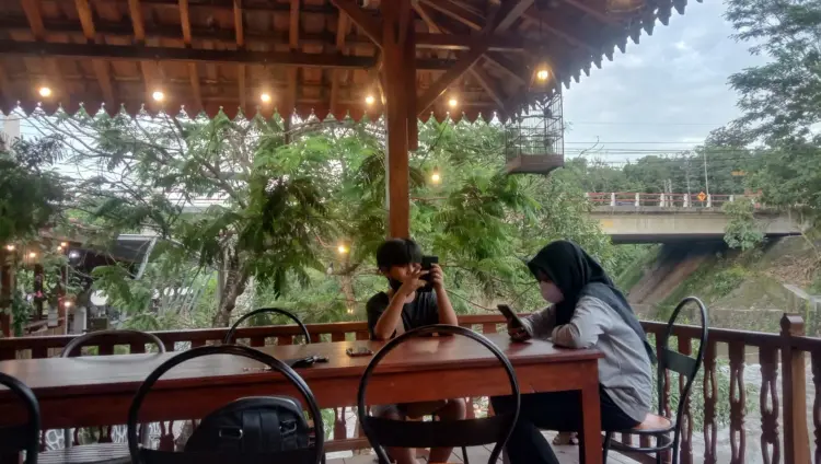 Rinten nDalu Coffee & Resto 10