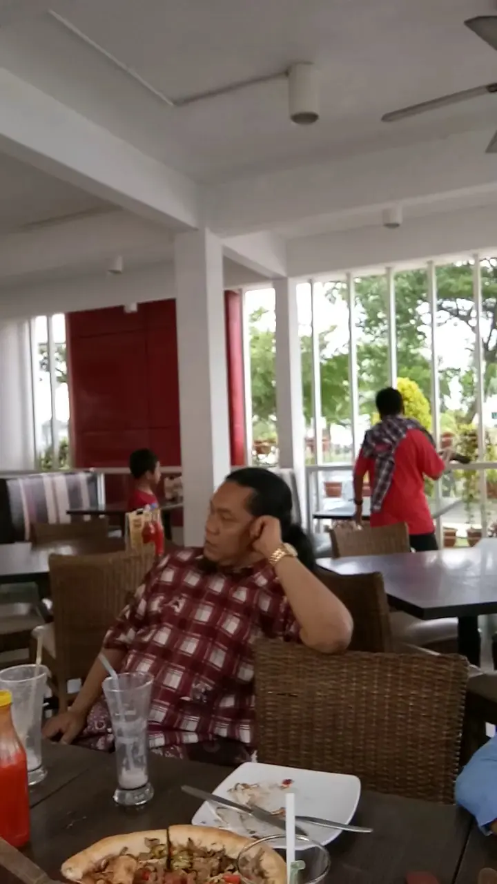 Pizza Hut Restoran 5