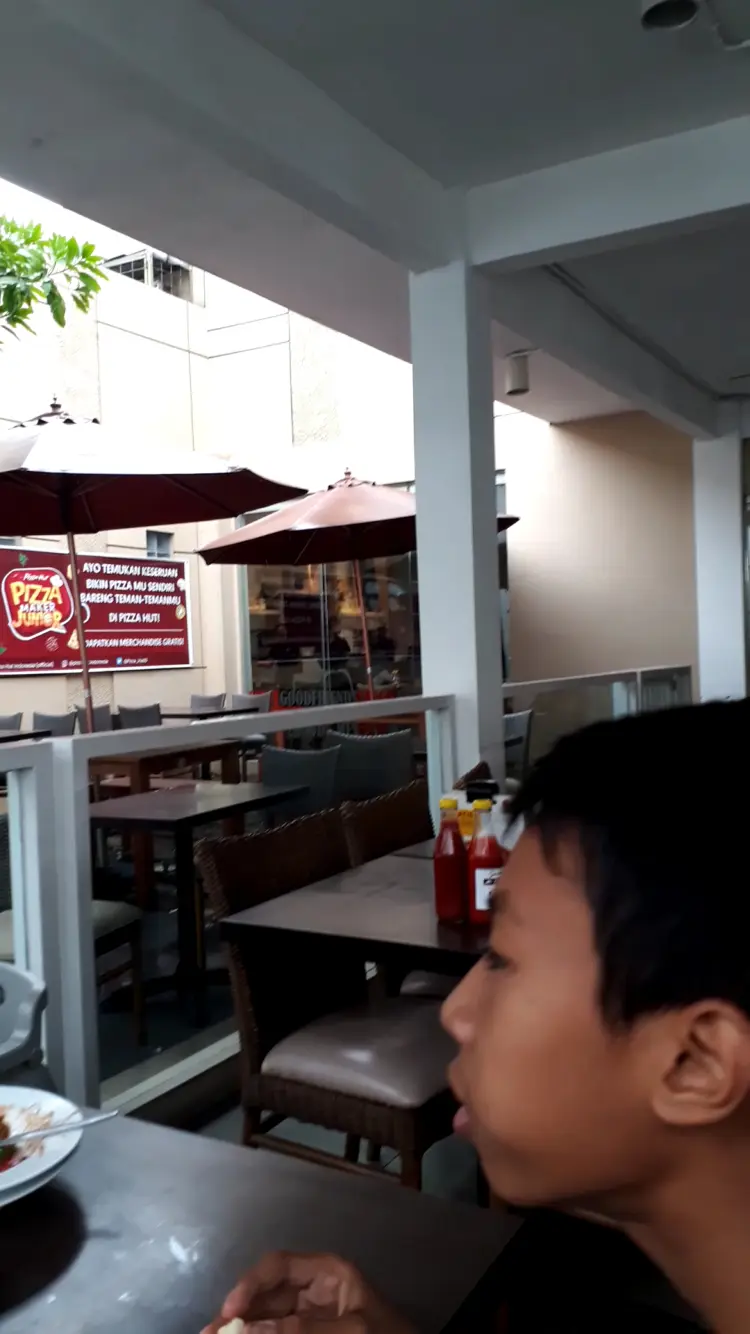 Pizza Hut Restoran 7