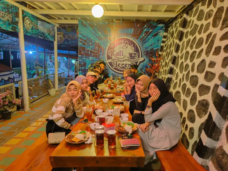 Warung Kali Lereng 4